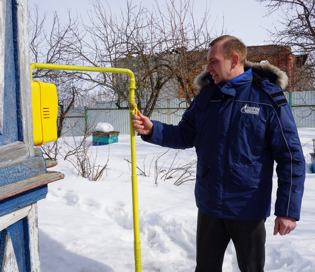 Андрей Каширин подключает дом потребителя к природному газу