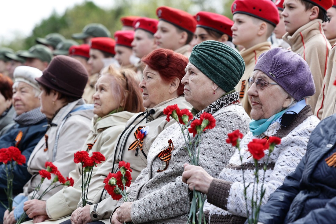 Ветераны и юнармейцы на мероприятии