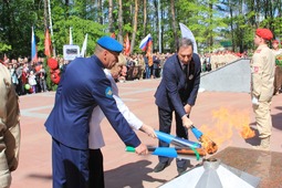 Момент зажжения нового Вечного огня в Брянске