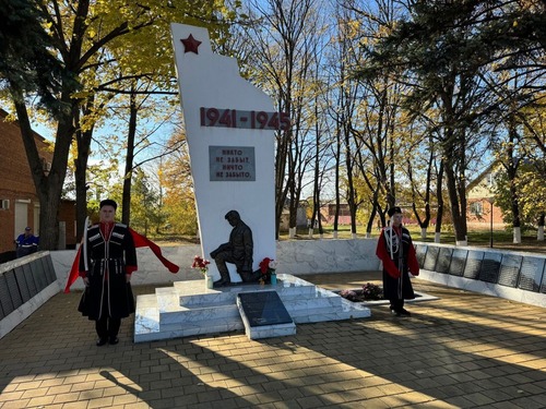 Памятник в хуторе Лосево Краснодарского края