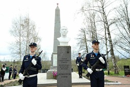 Караул у мемориала