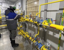 Газовик проводит работы с оборудованием в газораспределительном пункте

Газовик проверяет фасадное оборудование