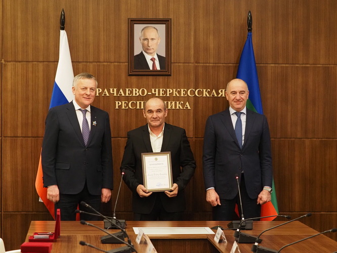 Награждение сотрудника «Газпром газораспределение Черкесск» в честь 60-летия компании