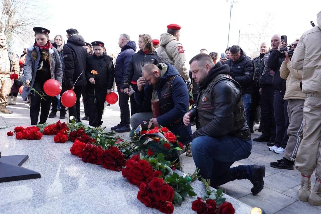 Возложение цветов